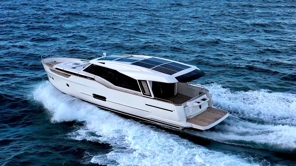 GREENLINE 48 FLY ou COUPE HYBRIDE